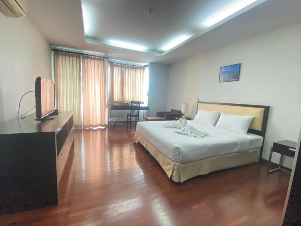 The Park 304 Executive Serviced Apartment Si Maha Phot Extérieur photo