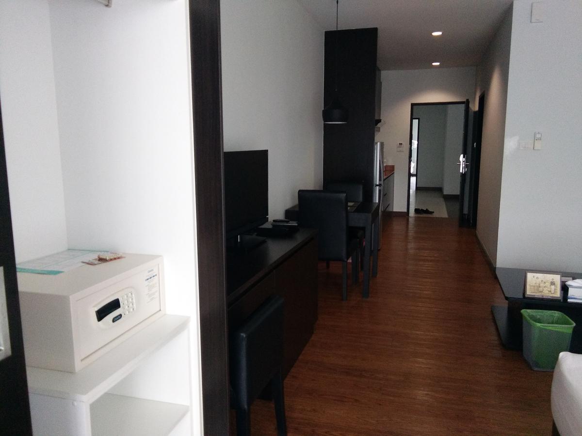 The Park 304 Executive Serviced Apartment Si Maha Phot Extérieur photo