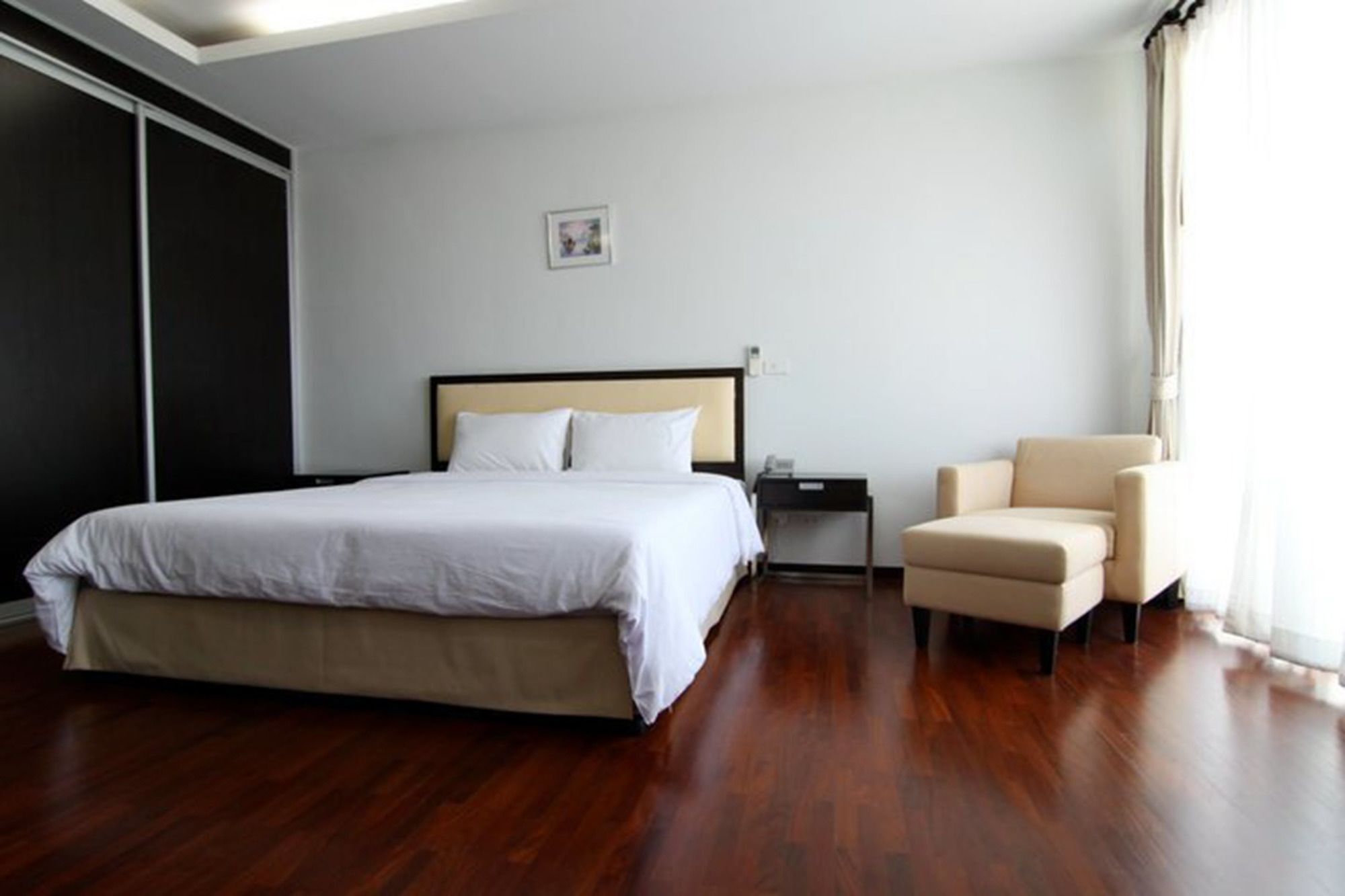 The Park 304 Executive Serviced Apartment Si Maha Phot Extérieur photo
